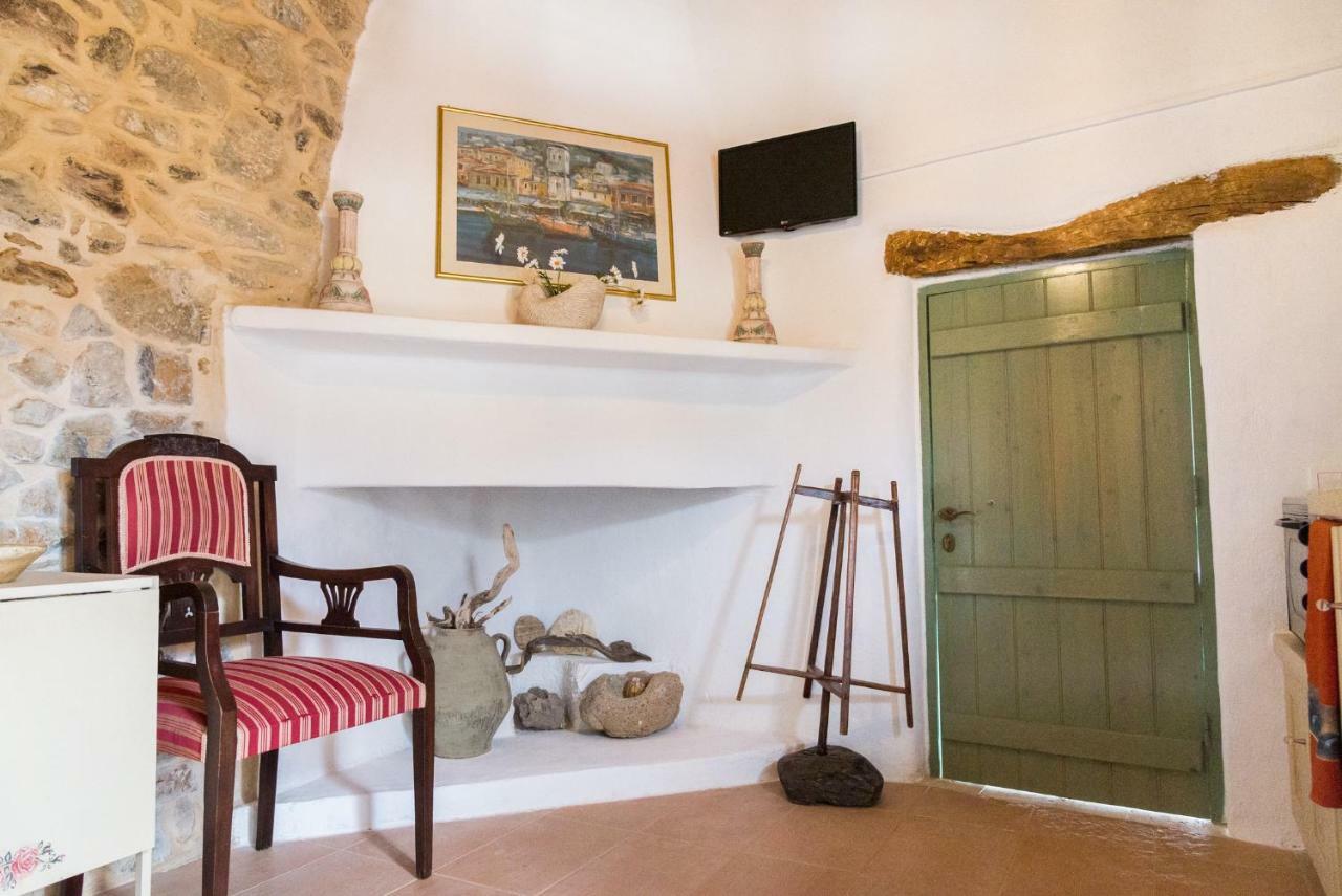 Private Studio In Historic House Lastros Екстер'єр фото