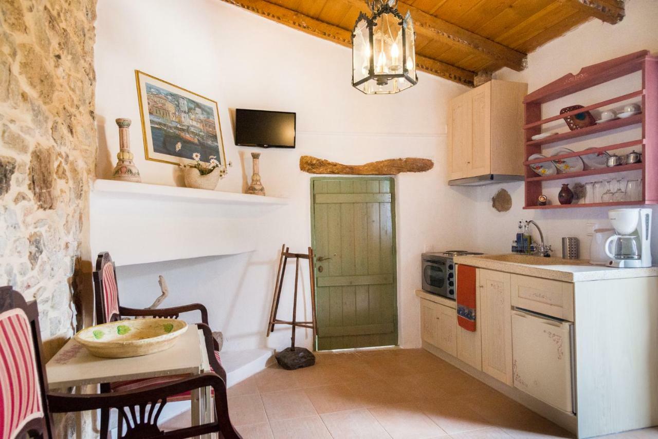 Private Studio In Historic House Lastros Екстер'єр фото