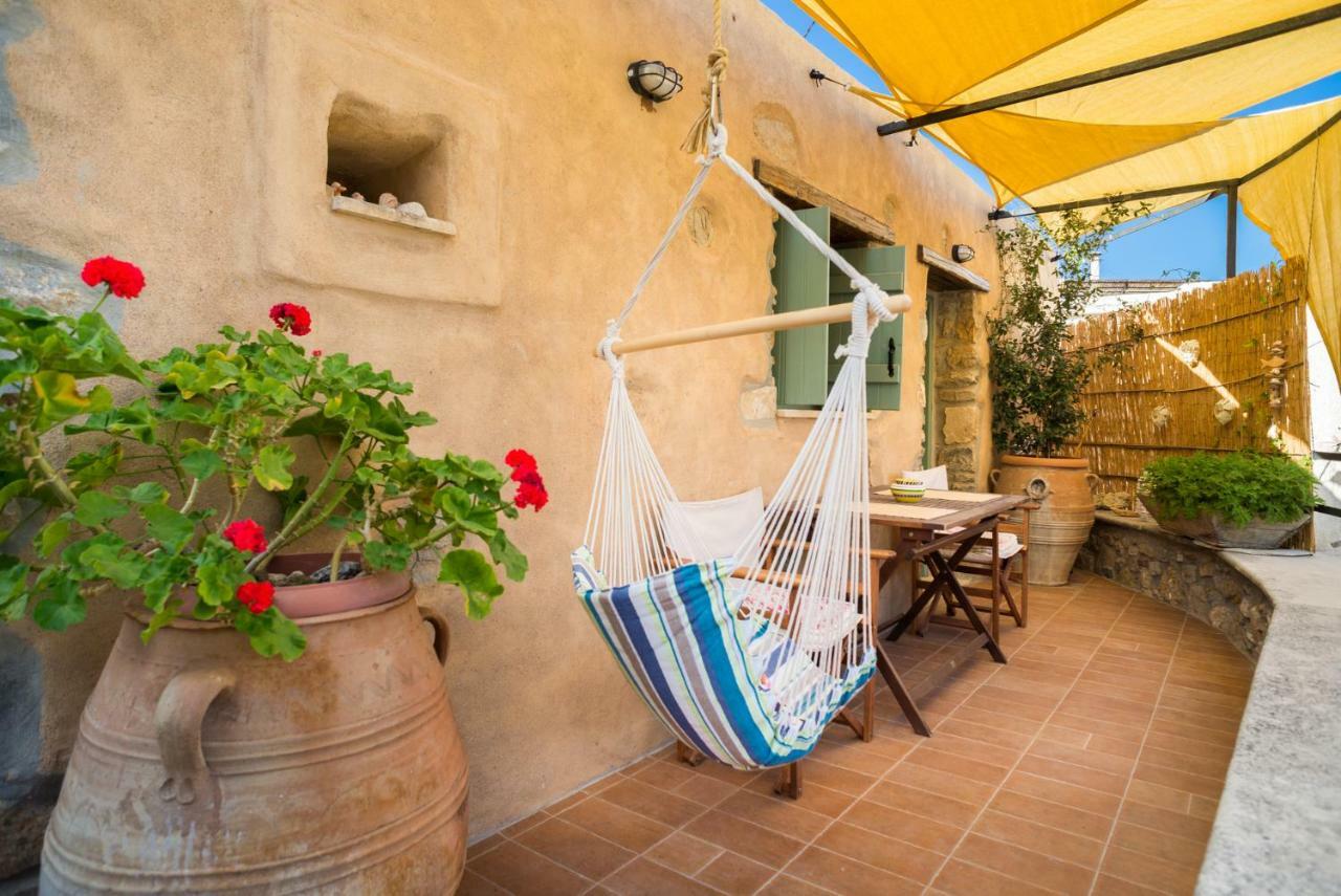Private Studio In Historic House Lastros Екстер'єр фото